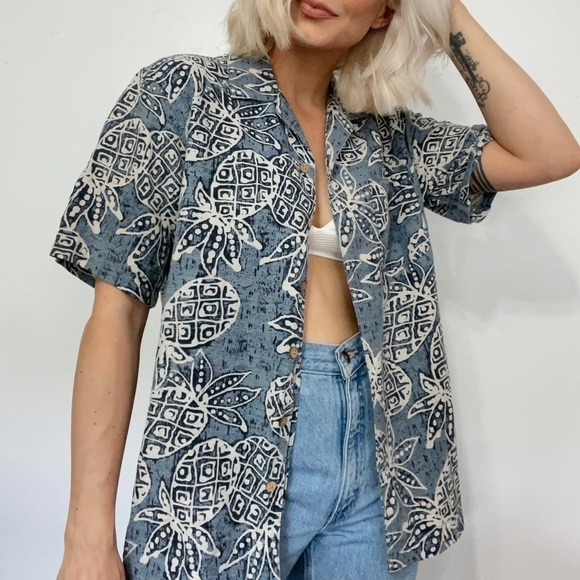 💫 Silk Pineapple Hawaiian Print button Down Oversized Shirt Top - Picture 1 of 5